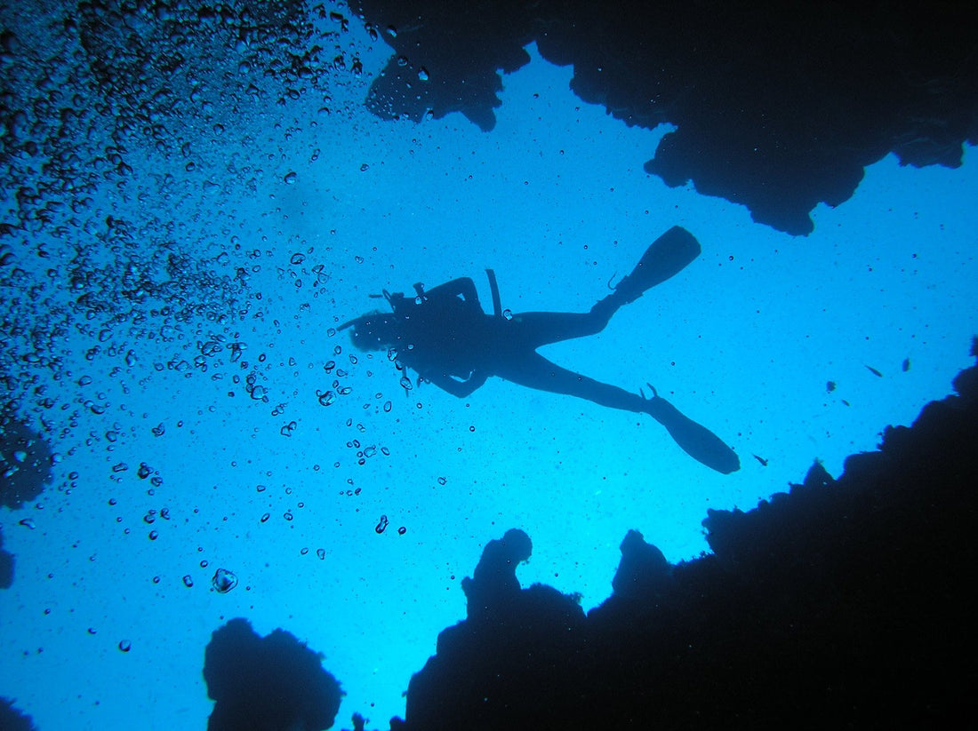 snorkeling-man-under-water