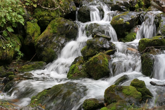 water-flood-through-the-stones